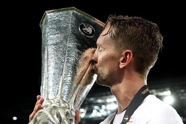 媒体人：青岛队报价王俊杰 筹码是范汇鎏加钱